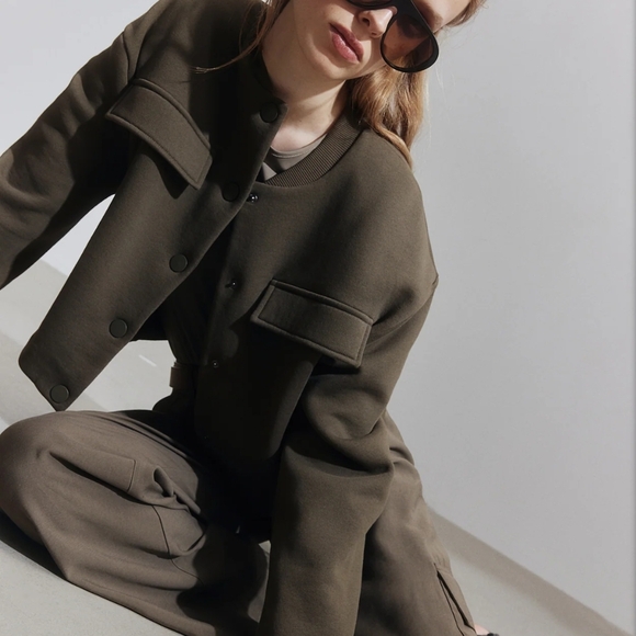 Chic Olive Green Cropped Jacket - Picture 1 of 6